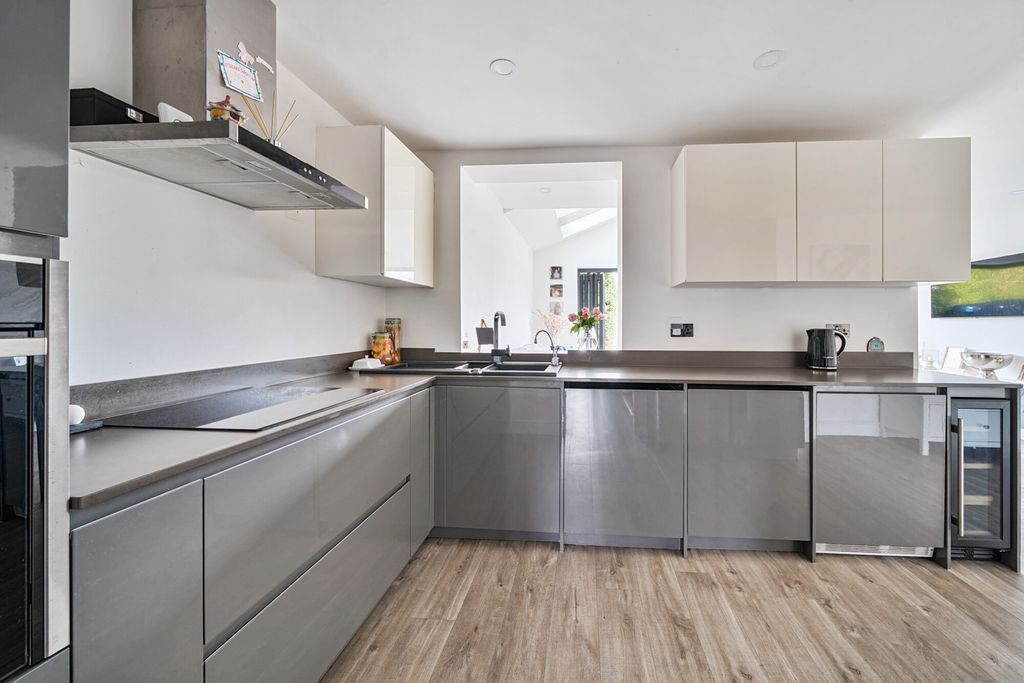 Property photo 2 of 20 1509848-16-6A857B...