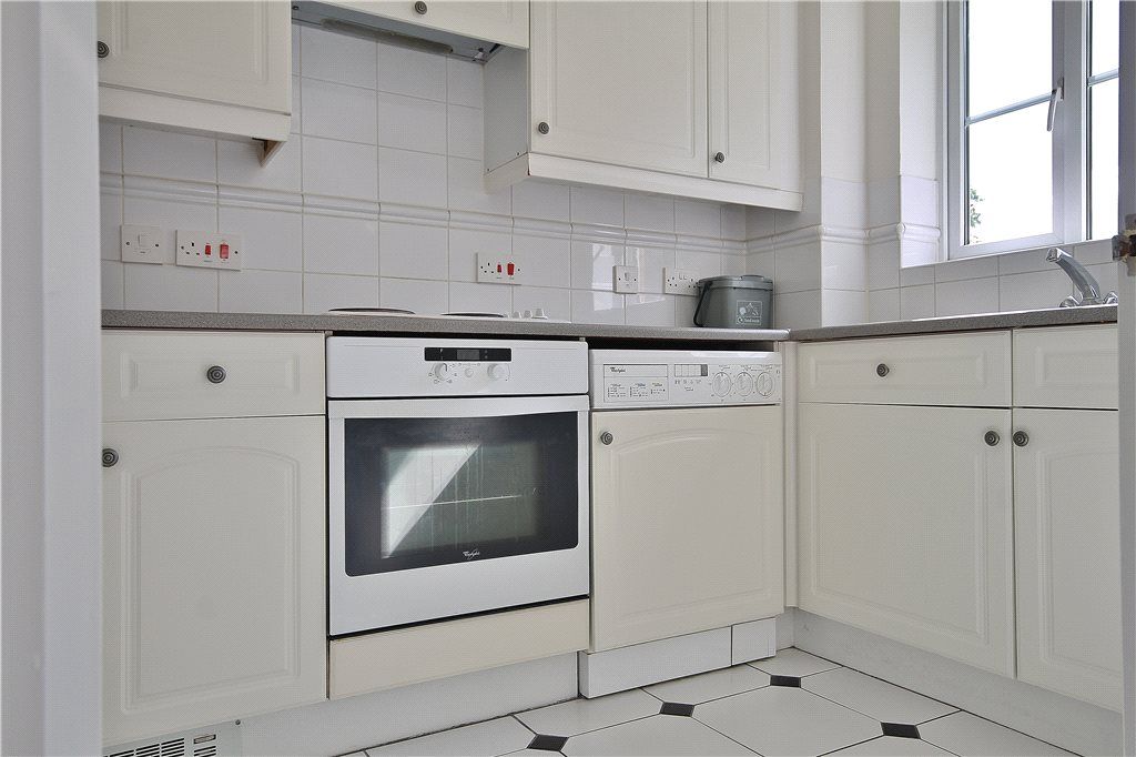 Property photo 3 of 6 Kitchen