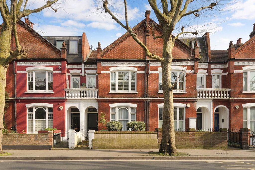 Property photo 3 of 10 86117_Upper-Maisonette-23-Wandsworth-Bridge-Road (