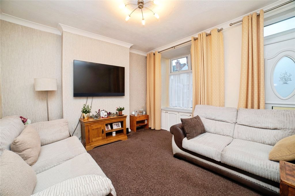 Property photo 2 of 20 Lounge