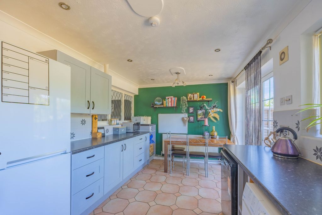 Property photo 3 of 16 Ewemove Taunton Barrow Drive (8)