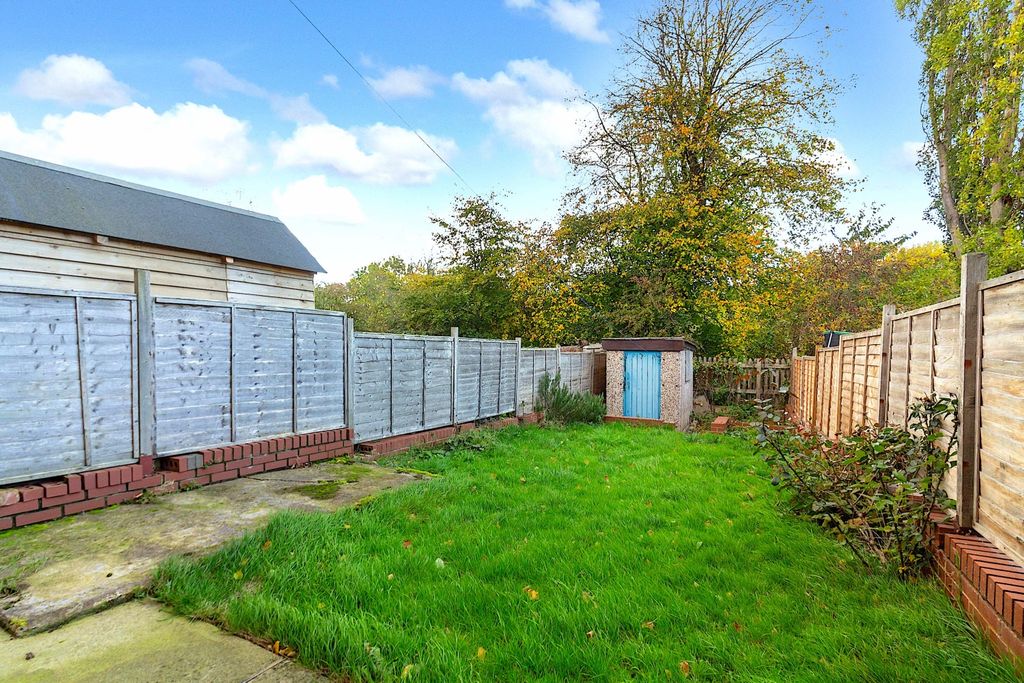 Property photo 3 of 14 Rawdon Avenue - Garden1
