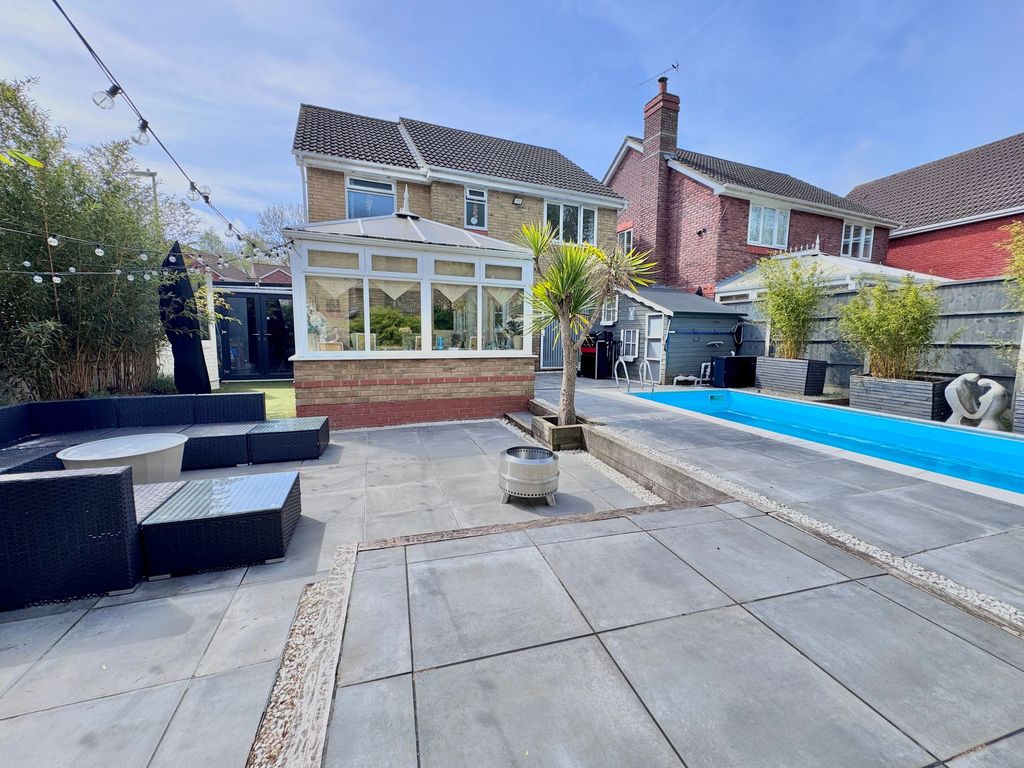 Property photo 3 of 32