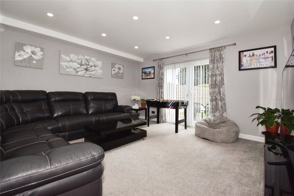 Property photo 2 of 20 Lounge