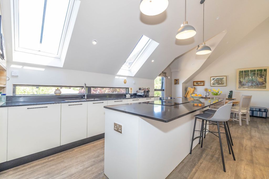 Property photo 2 of 13 Picture 2