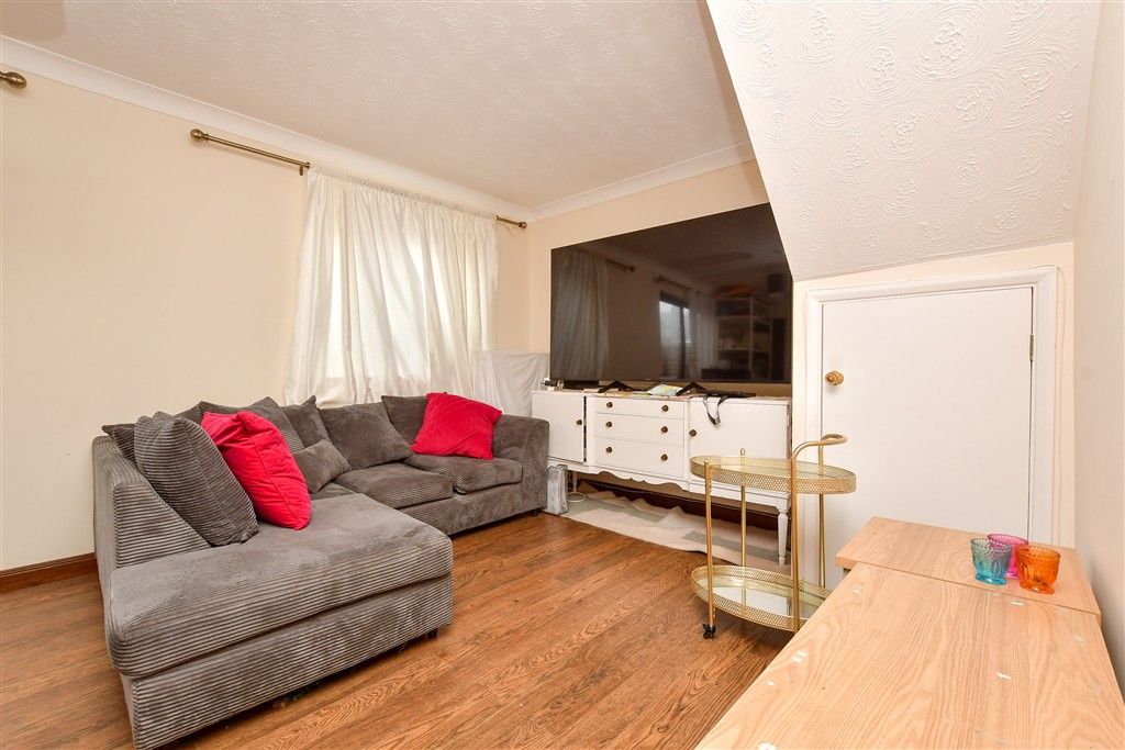 Property photo 1 of 11 Living Room