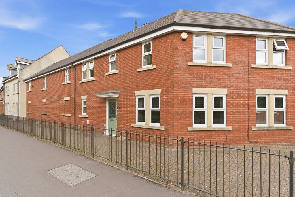 Property photo 2 of 33