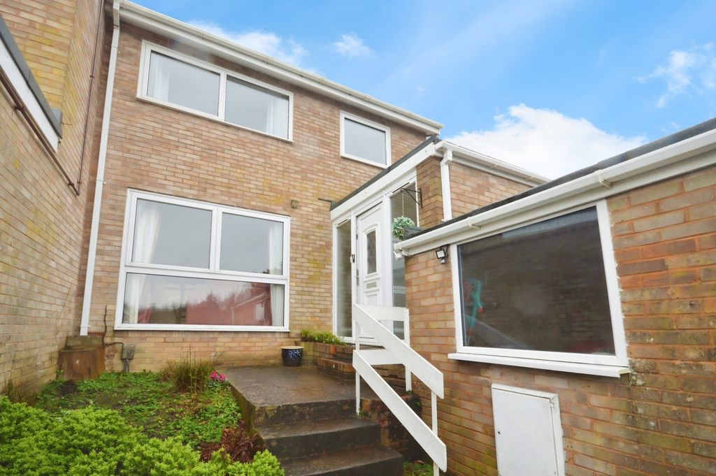 Property photo 1 of 18 1 - Front