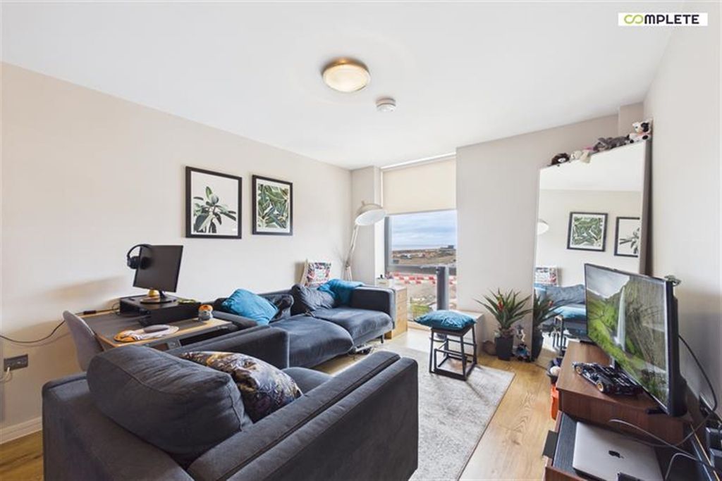 Property photo 1 of 12 (Main)