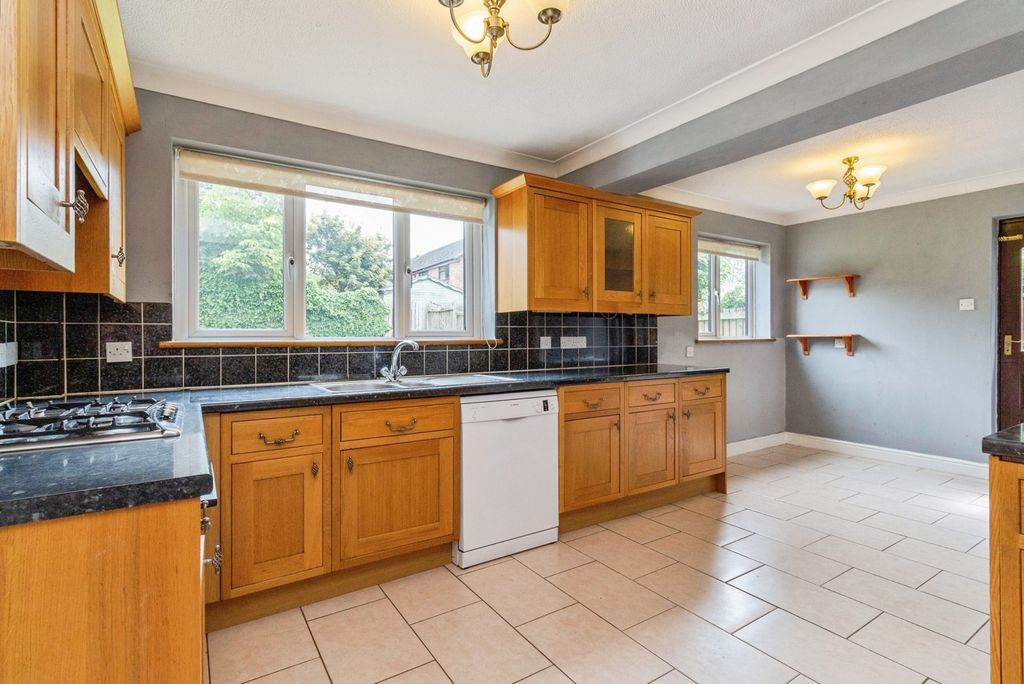 Property photo 2 of 16 Breakfast Kitchen