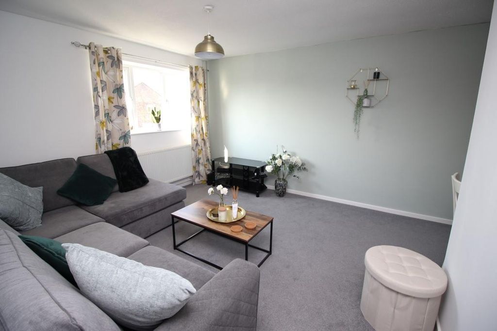 Property photo 3 of 7 Lounge