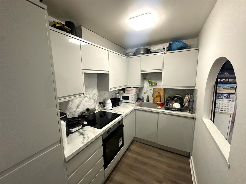 Property photo 2 of 4 Coopers Estate Agents