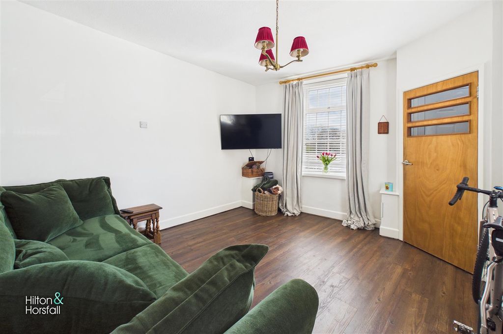 Property photo 2 of 17 Church Street