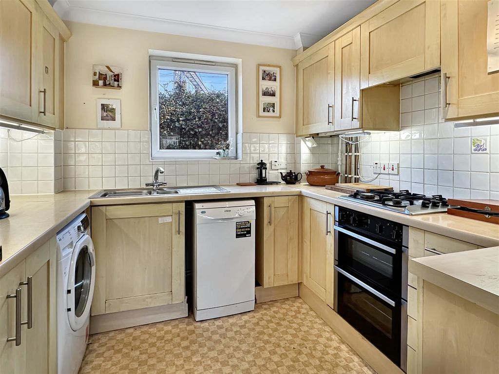 Property photo 3 of 12 Img (2).Jpg