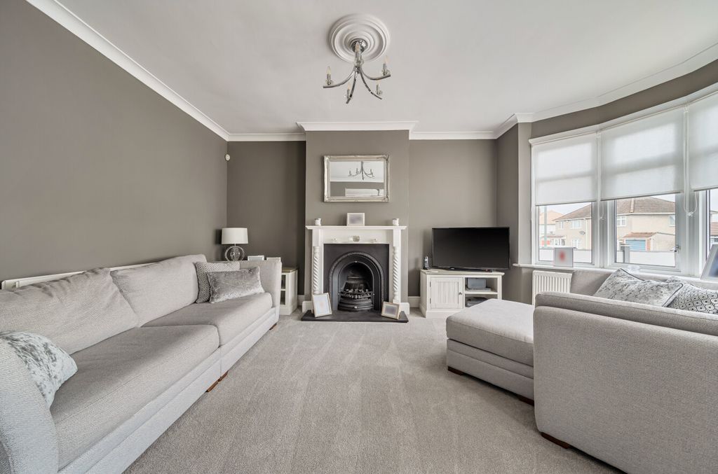 Property photo 2 of 14 Lounge3