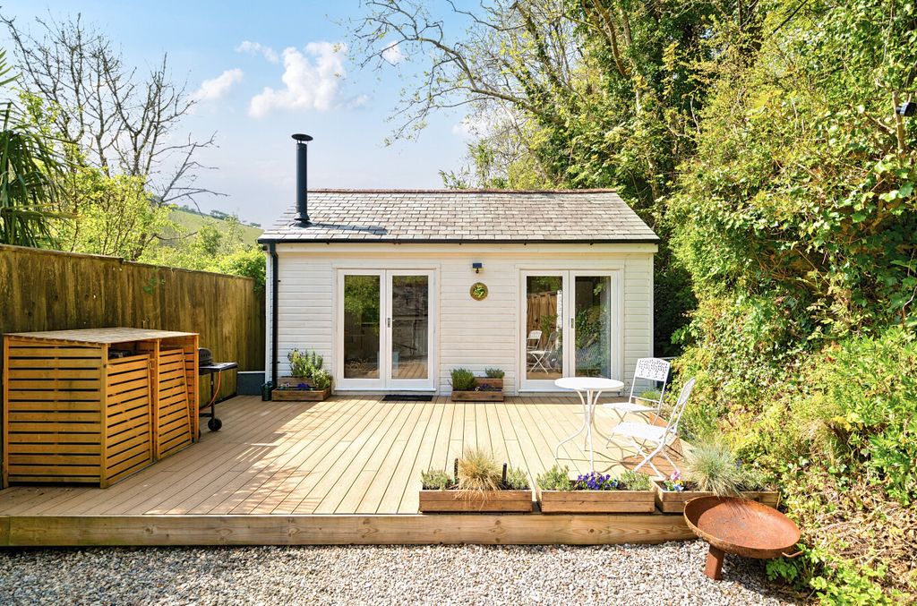 Property photo 3 of 12 Lodge 1 Exterior