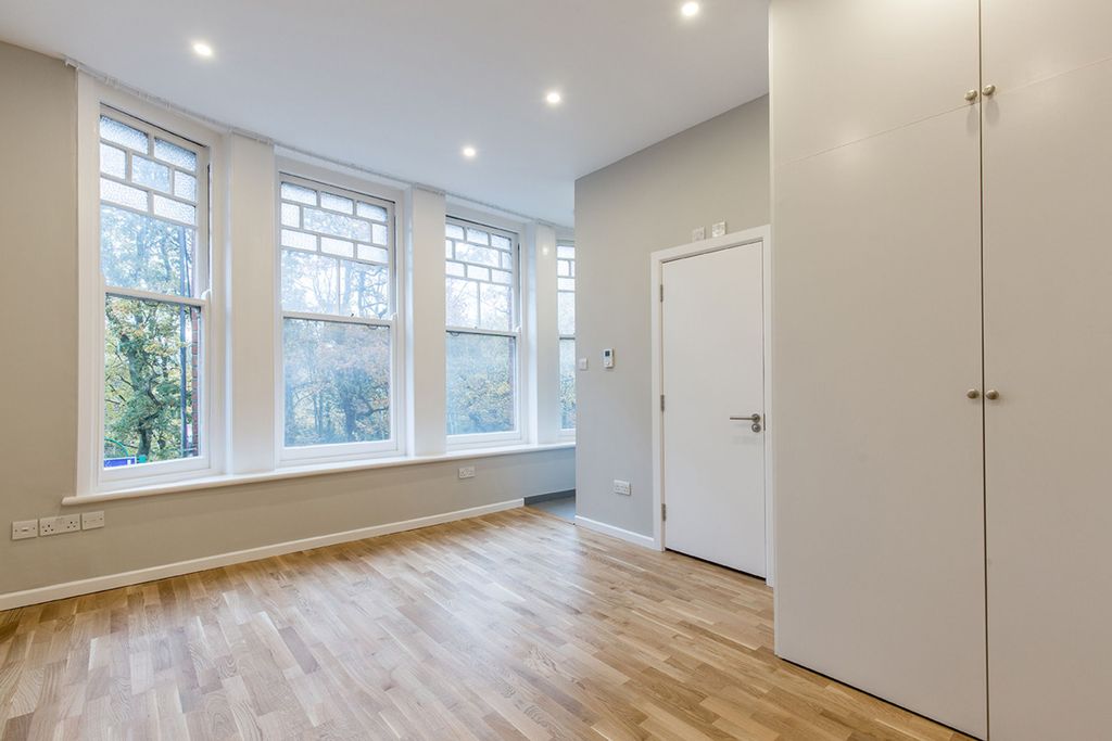 Property photo 2 of 8 Living_Room