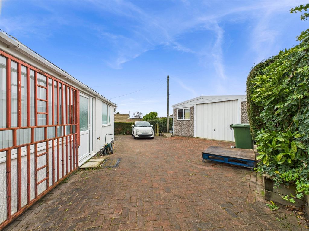 Property photo 2 of 23 Picture No. 18