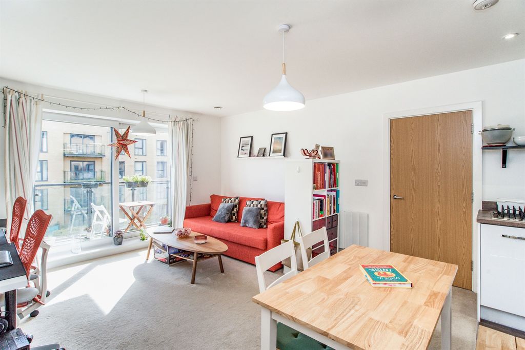 Property photo 1 of 9 Living Room