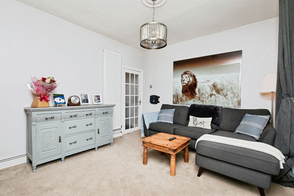 Property photo 2 of 17