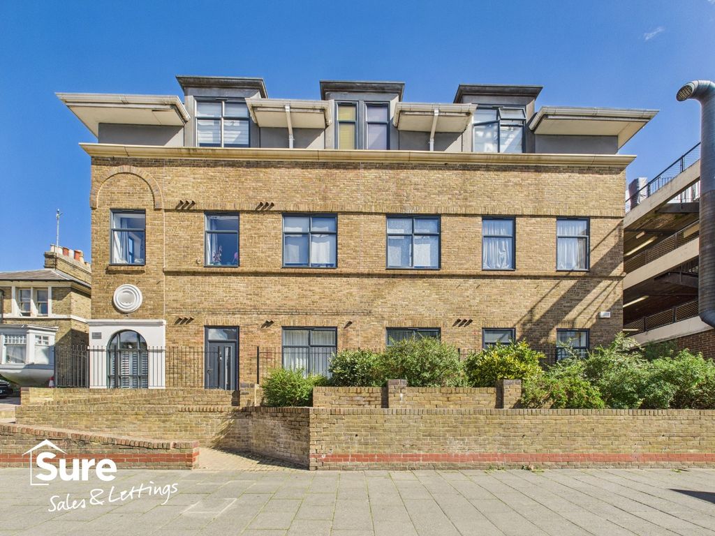 Property photo 1 of 15 4522750