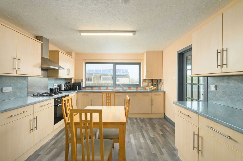 Property photo 2 of 23