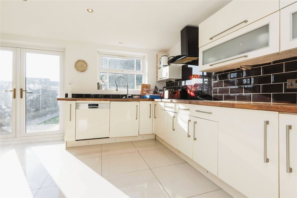 Property photo 3 of 18 Picture No. 06