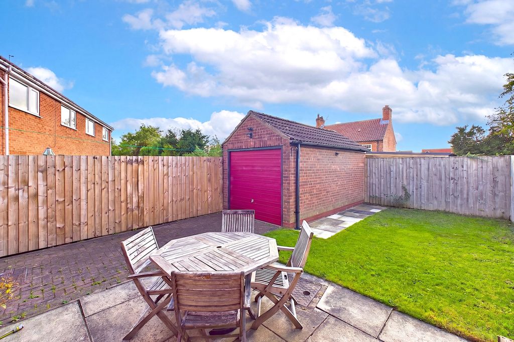 Property photo 3 of 14 Carlton Road - Garden With Garage