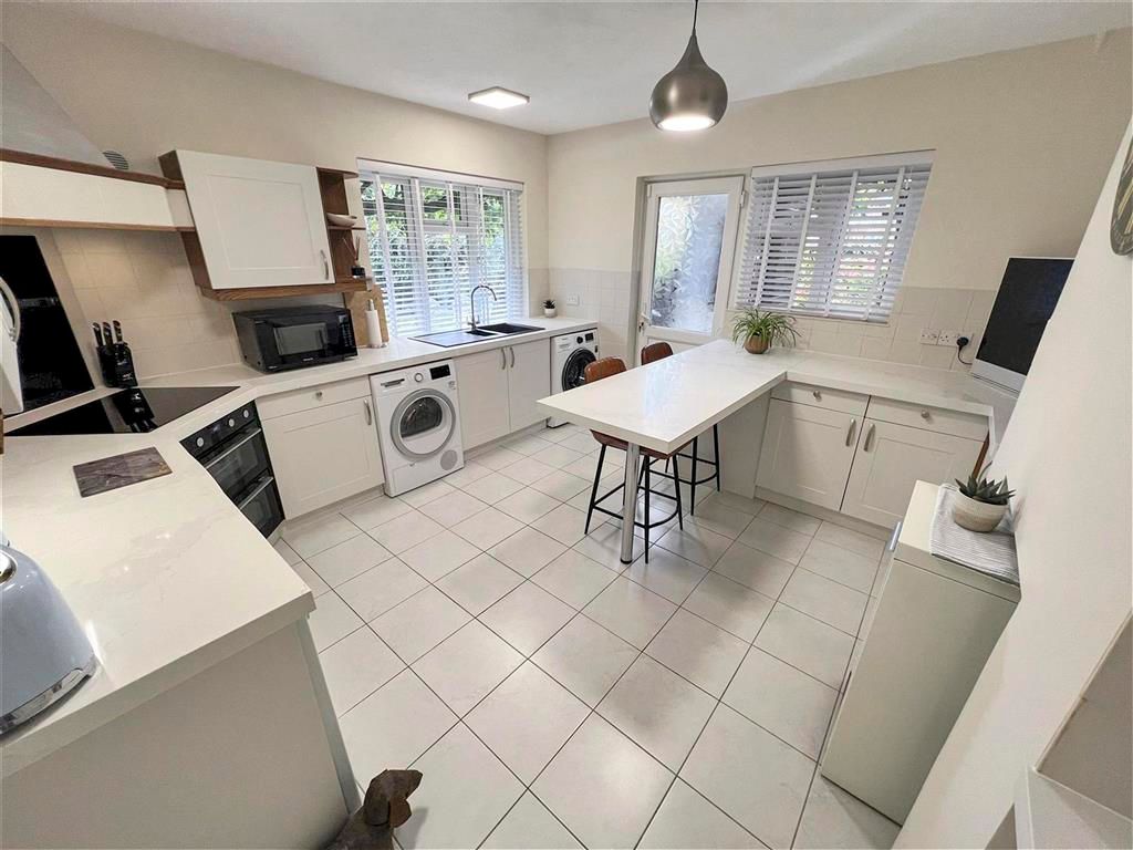 Property photo 3 of 21 Kitchen