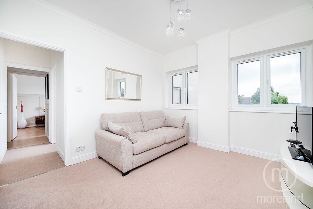 Property photo 3 of 9 4379924