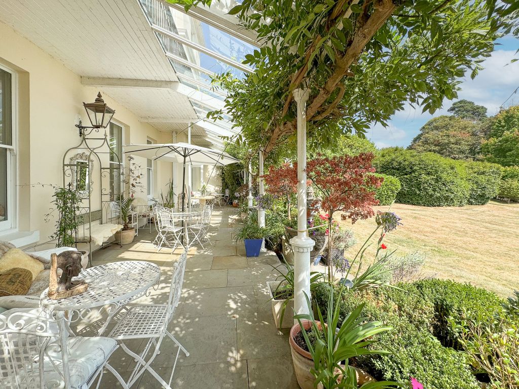 Property photo 2 of 17 Stunning Terrace