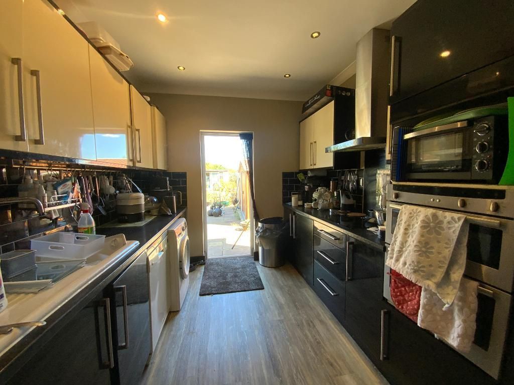 Property photo 3 of 9 Kitchen 9'5 x 8'9