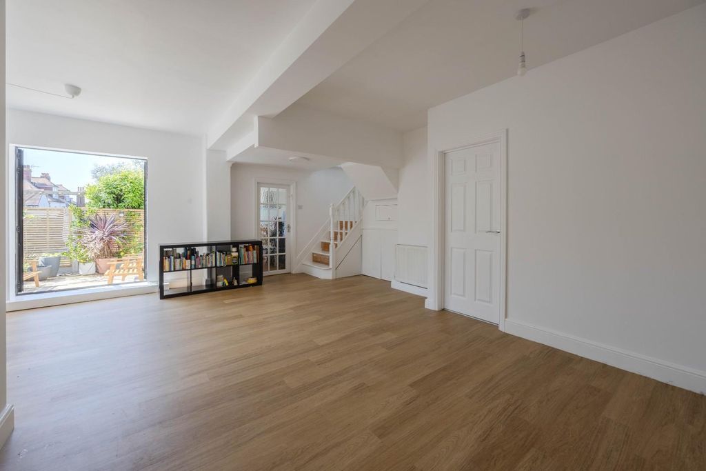 Property photo 3 of 19