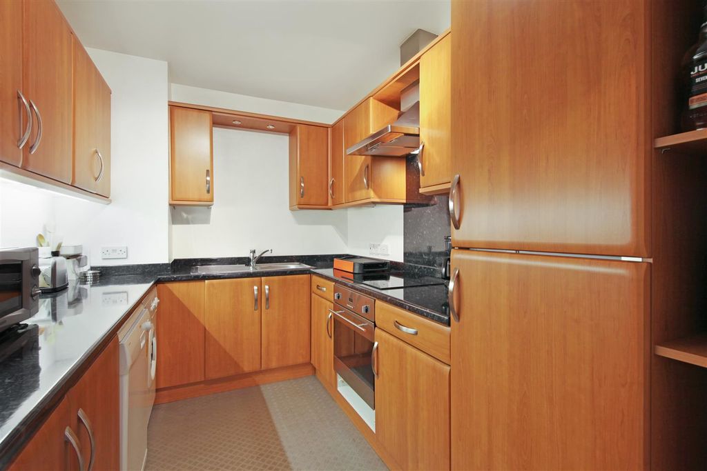 Property photo 2 of 18 Flat 11, Hera Court - Yorxuafkwjlsl6Iyfvfd.Jpg