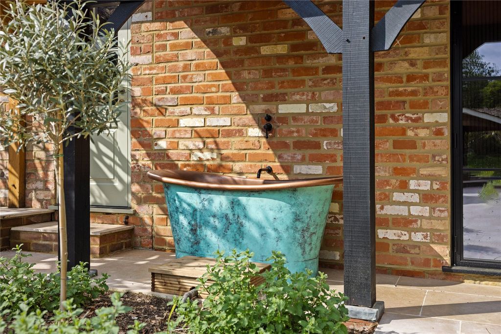 Property photo 3 of 29 Outdoor Bath