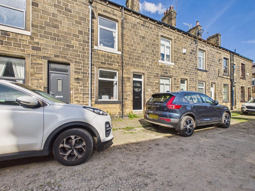 Property photo 1 of 8 Cam01268G0-Pr0480-Still007.Jpg