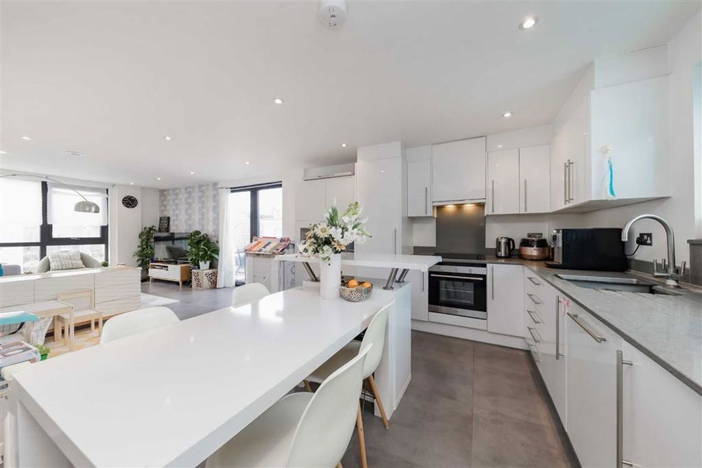 Property photo 3 of 6