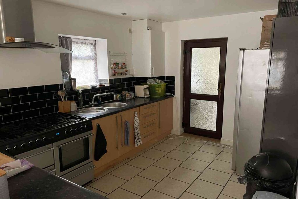 Property photo 3 of 10 Kitchen Diner