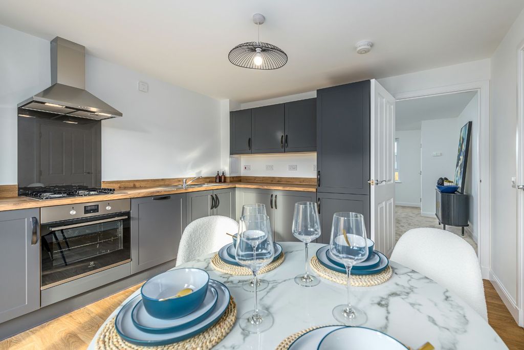 Property photo 3 of 9 Kitchen Space In 3 Bedroom Coull Home