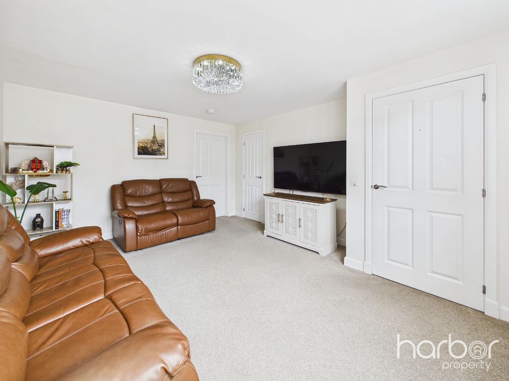 Property photo 2 of 18 5290183