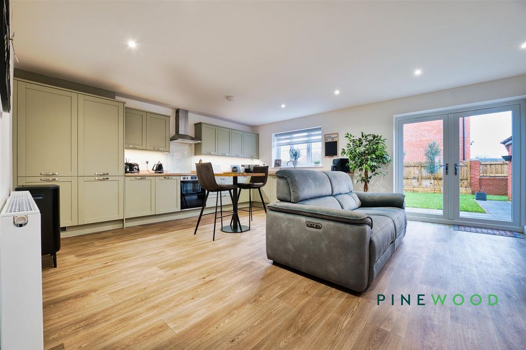 Property photo 2 of 24 Kitchen / Dining Room / Lounge