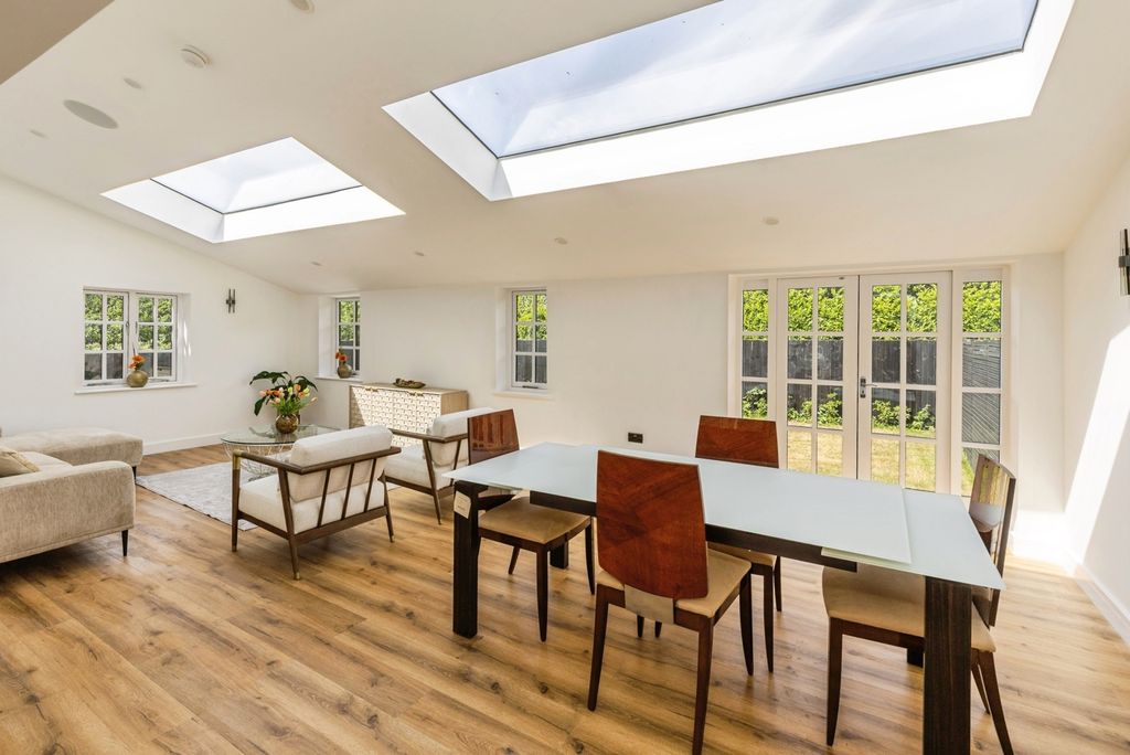 Property photo 3 of 22 Pbox-Img.Jpg
