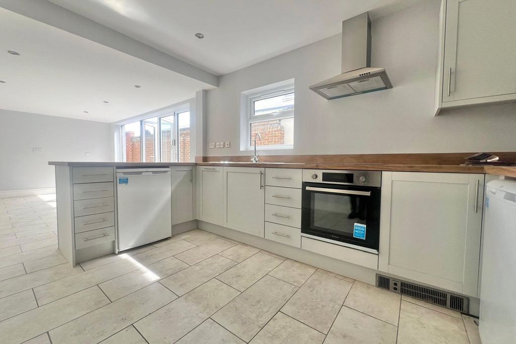 Property photo 2 of 13 Picture No. 08