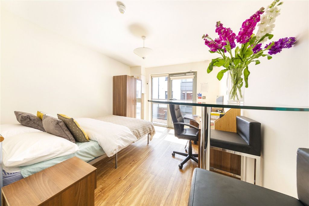 Property photo 2 of 11 Picture No. 18