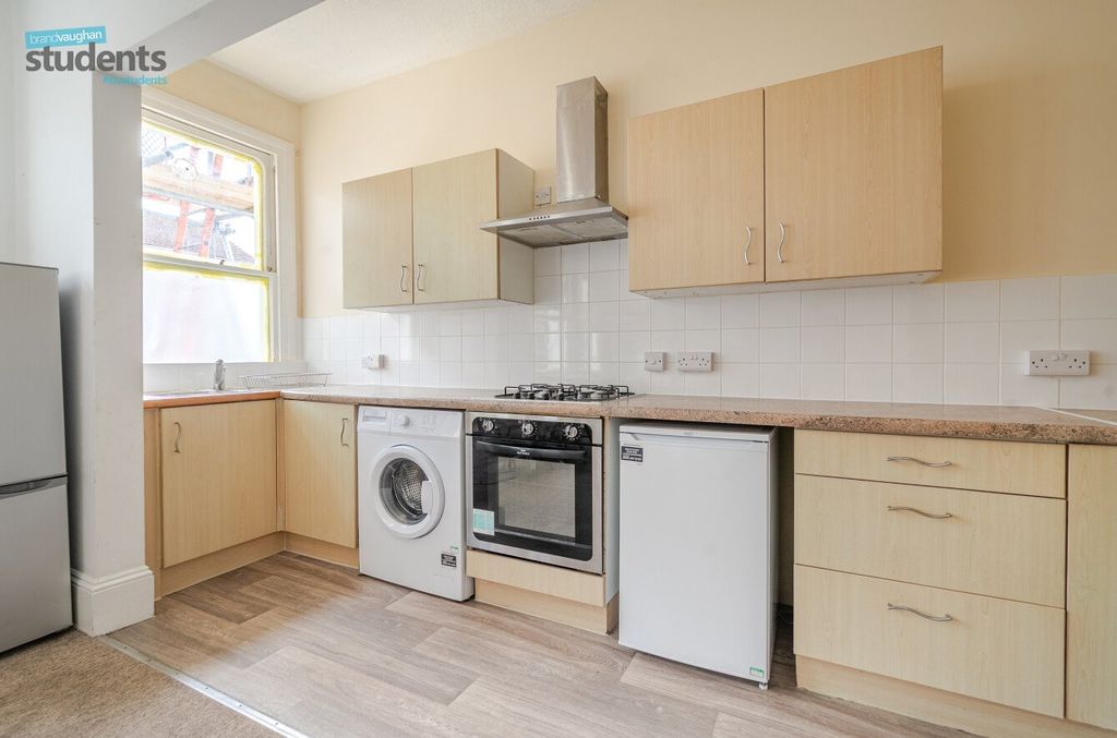 Property photo 2 of 10 Fe8F0964-Efa9-4B7...