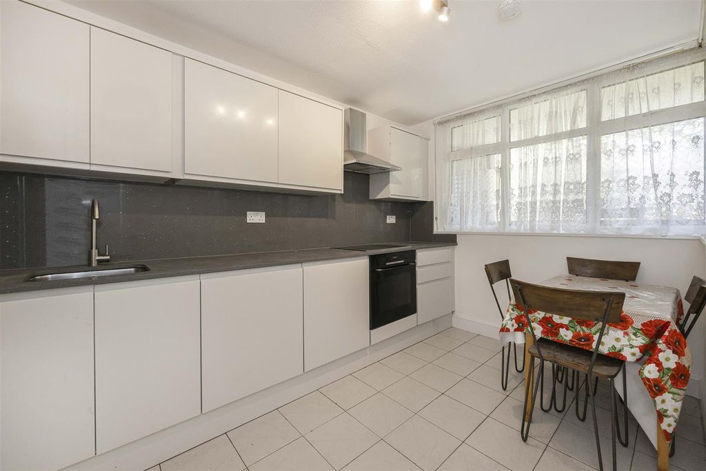 Property photo 3 of 14 8