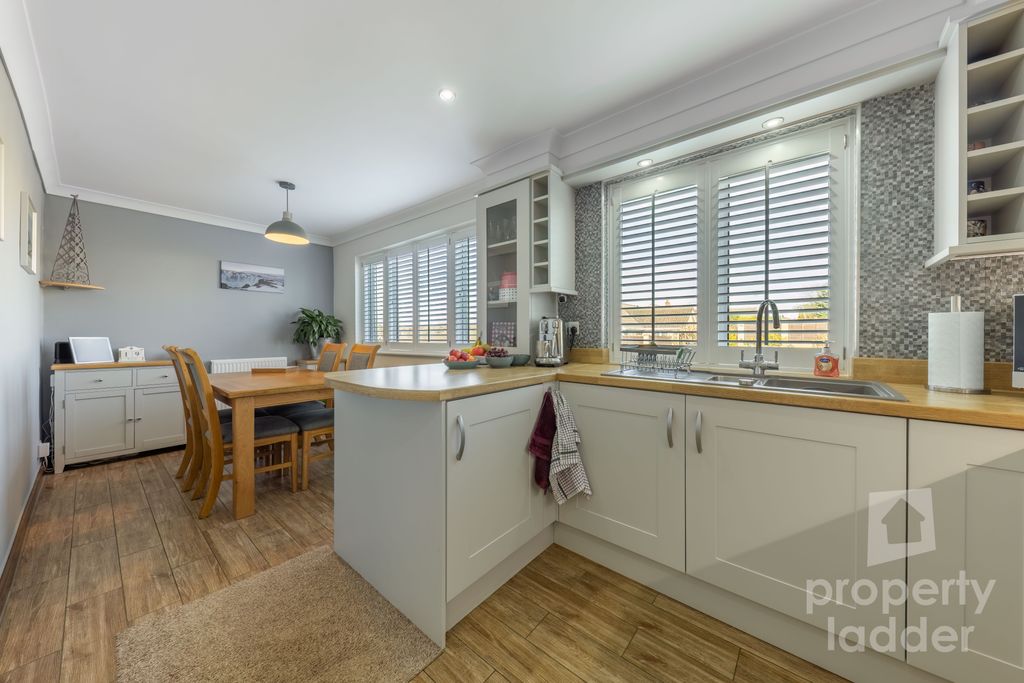 Property photo 3 of 27 Pl-3