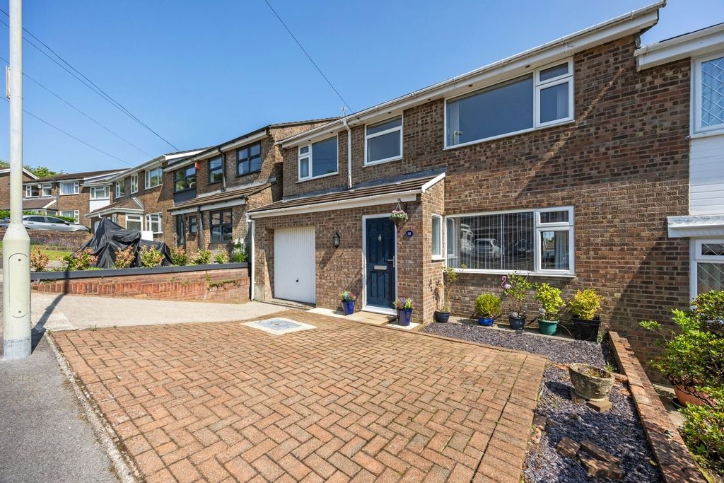 Property photo 3 of 33