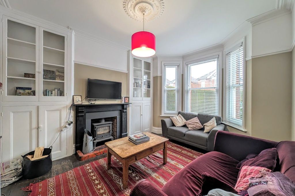 Property photo 2 of 23