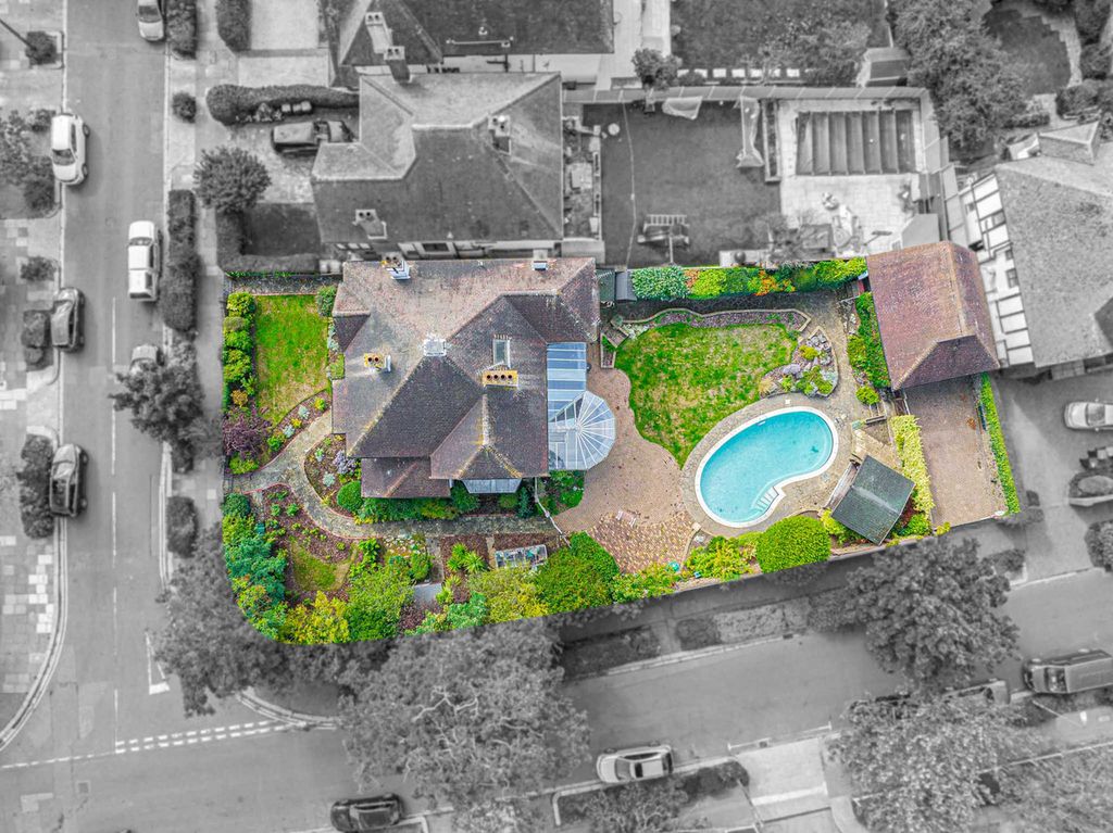 Property photo 2 of 44